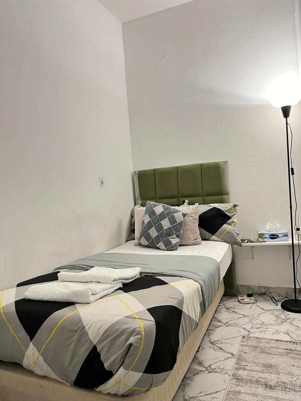 Tanih Place Abu Dhabi Luaran gambar