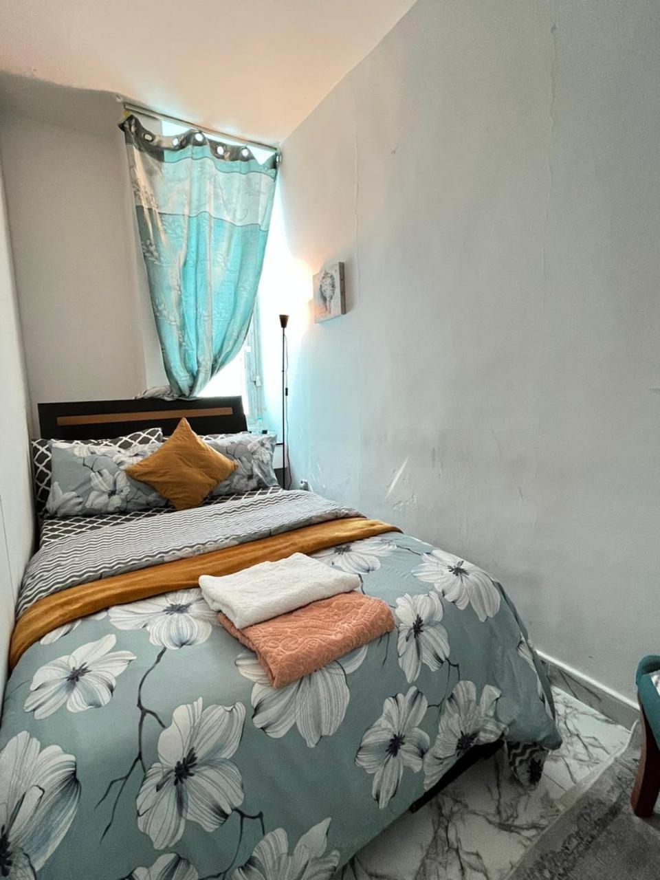 Tanih Place Abu Dhabi Luaran gambar
